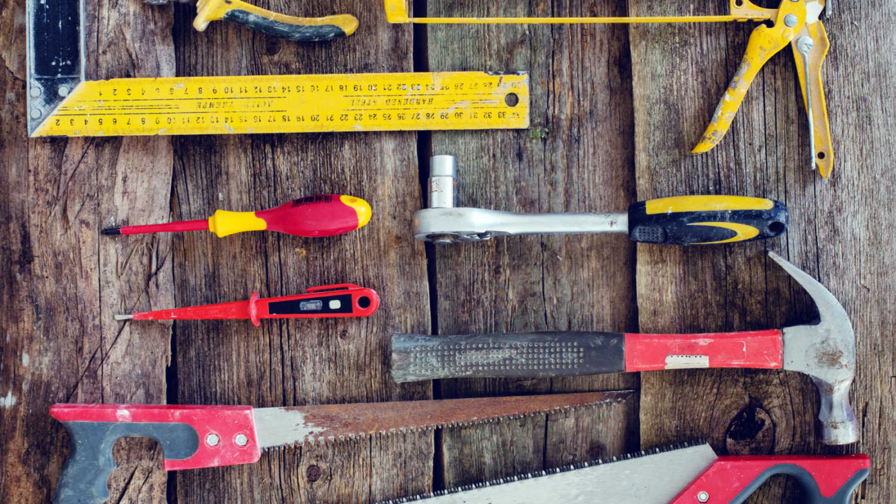 tools-wooden-table